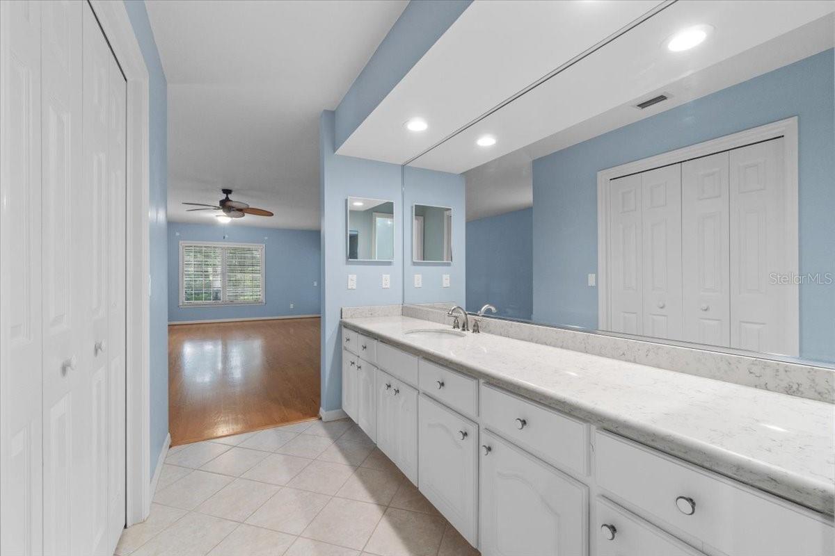 Image 41 of 61 For 725 Heritage Drive Ne