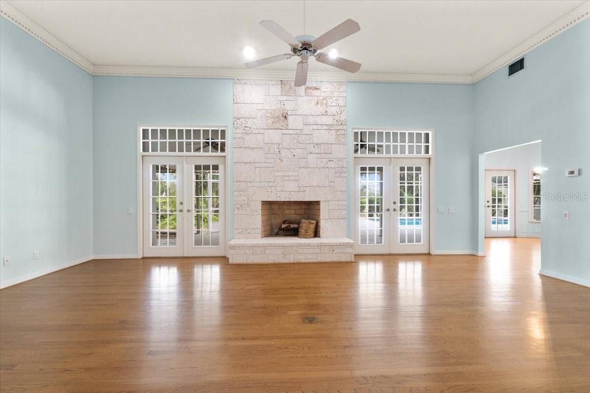 Image 7 of 61 For 725 Heritage Drive Ne