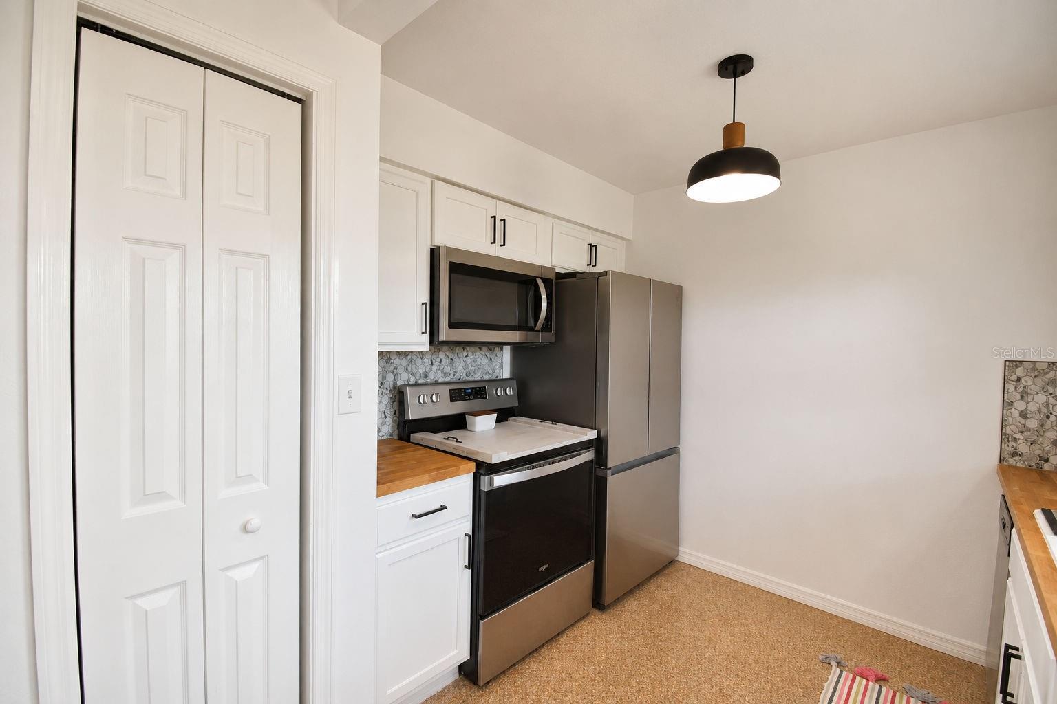 Image 16 of 42 For 140 Thelma Street