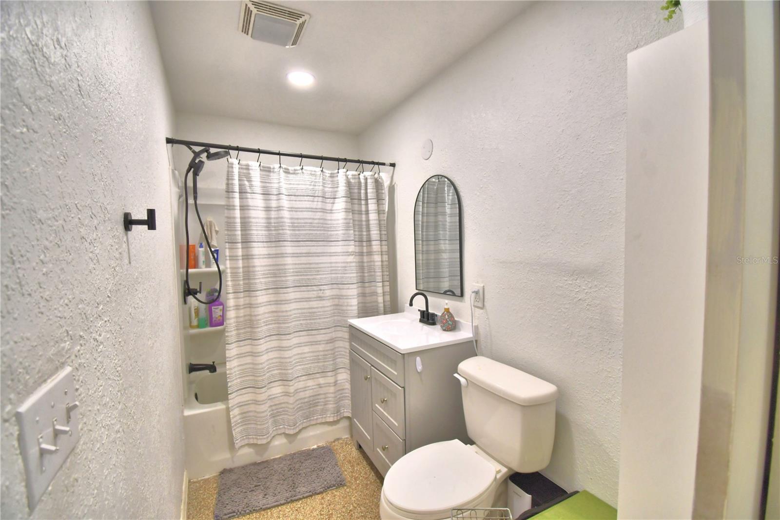 Image 31 of 42 For 140 Thelma Street
