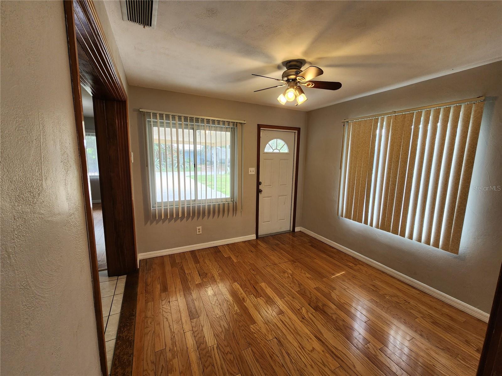 Image 10 of 27 For 2621 Canal Drive N
