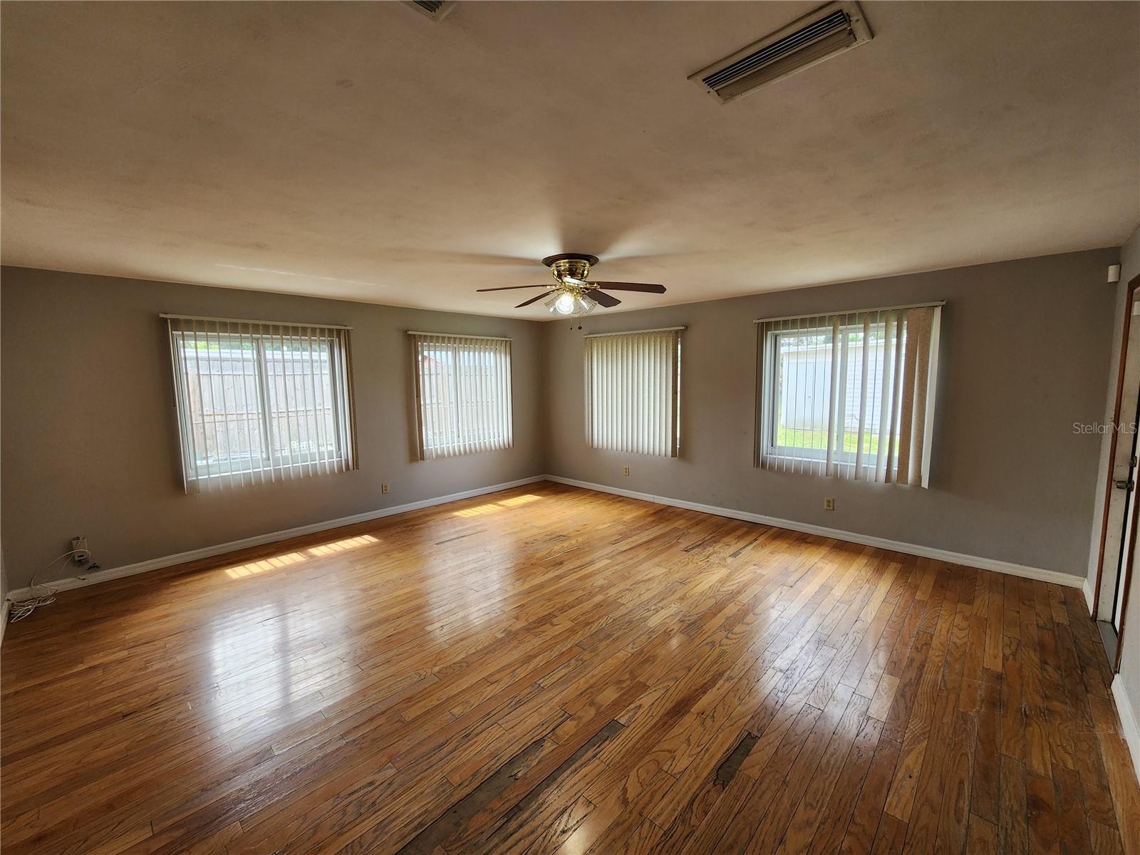 Image 11 of 27 For 2621 Canal Drive N