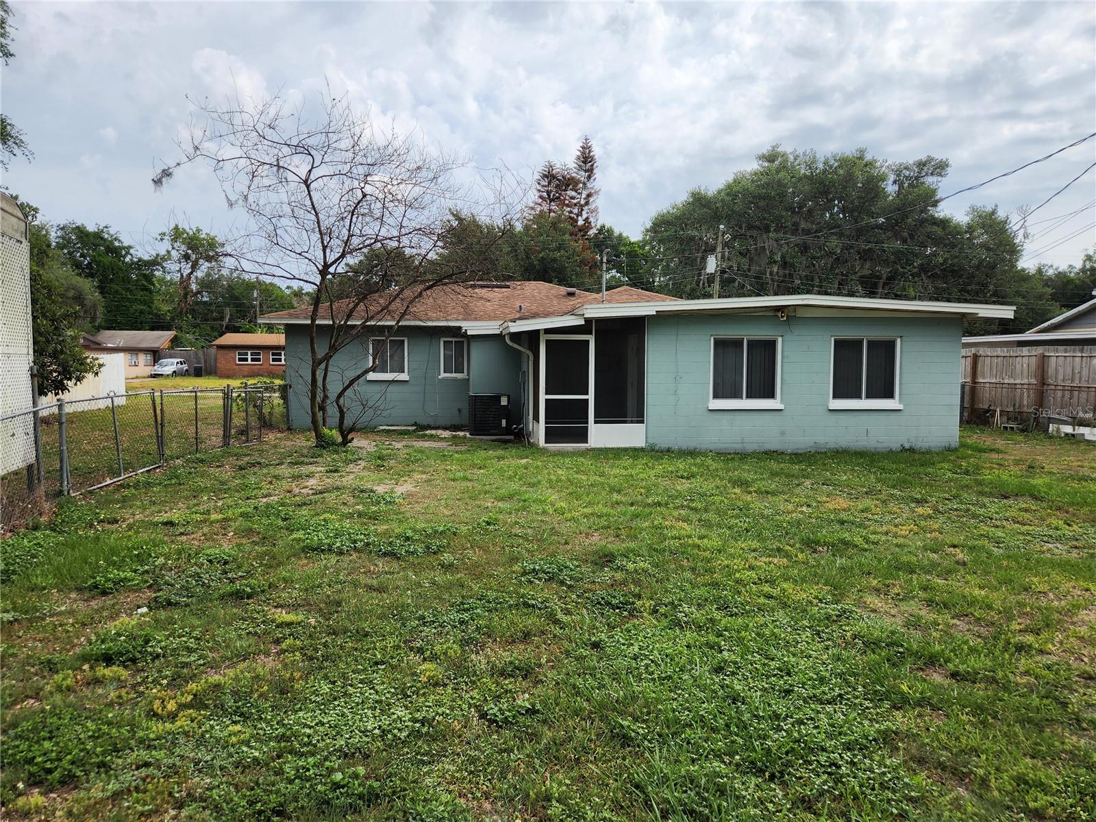 Image 4 of 27 For 2621 Canal Drive N