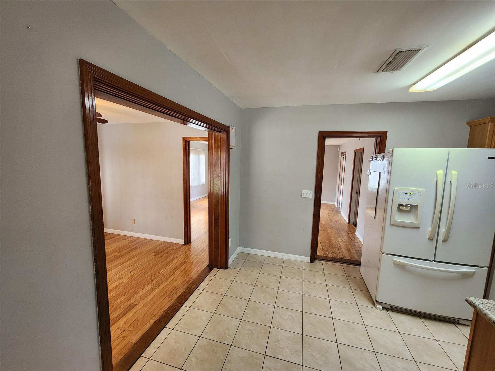 Image 9 of 27 For 2621 Canal Drive N