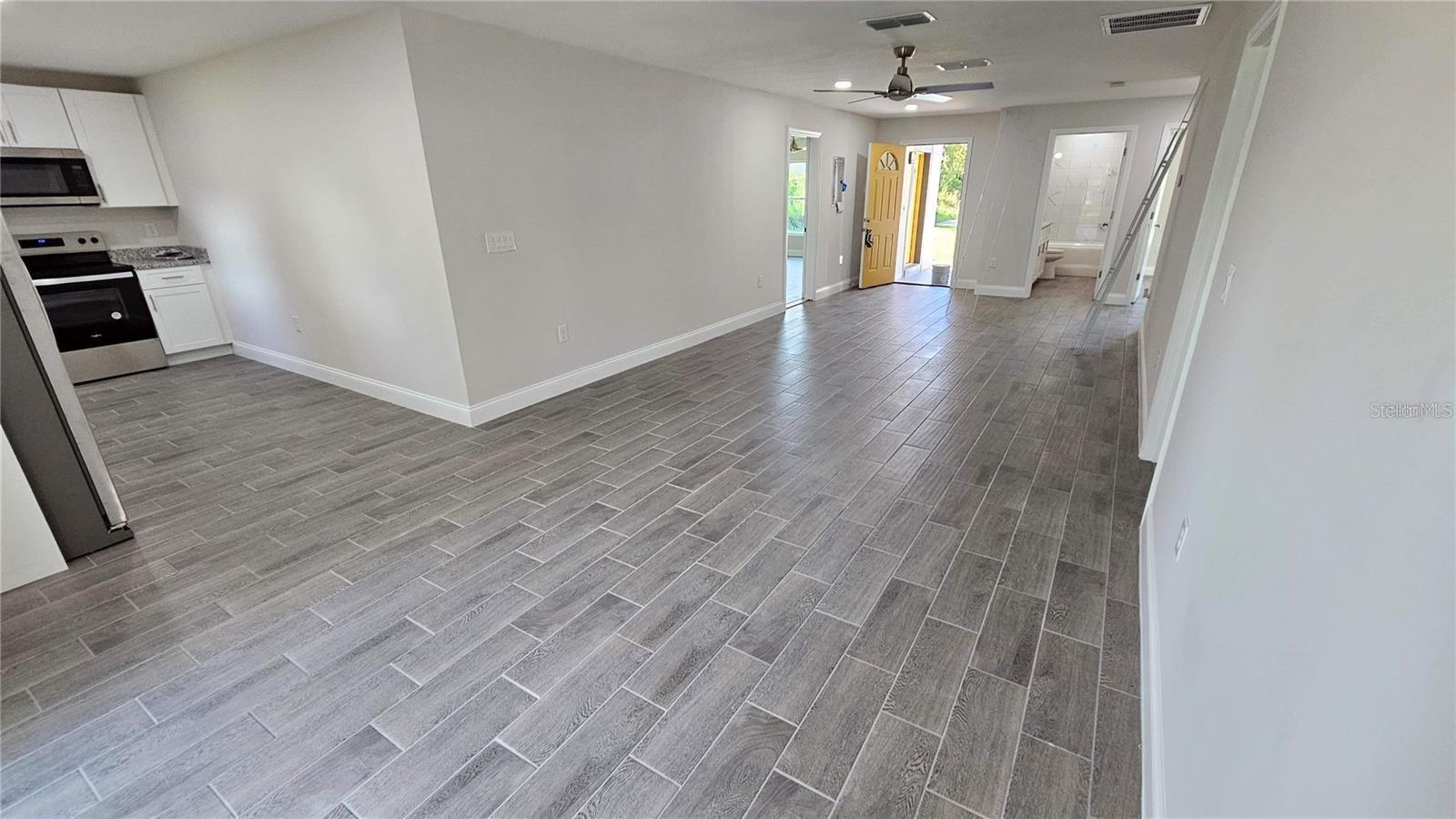 Image 4 of 16 For 604 Lime Avenue