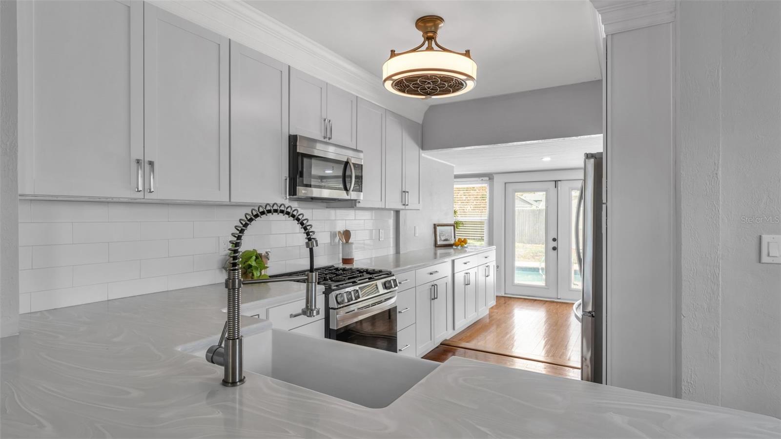 Image 11 of 49 For 2729 Buckingham Avenue