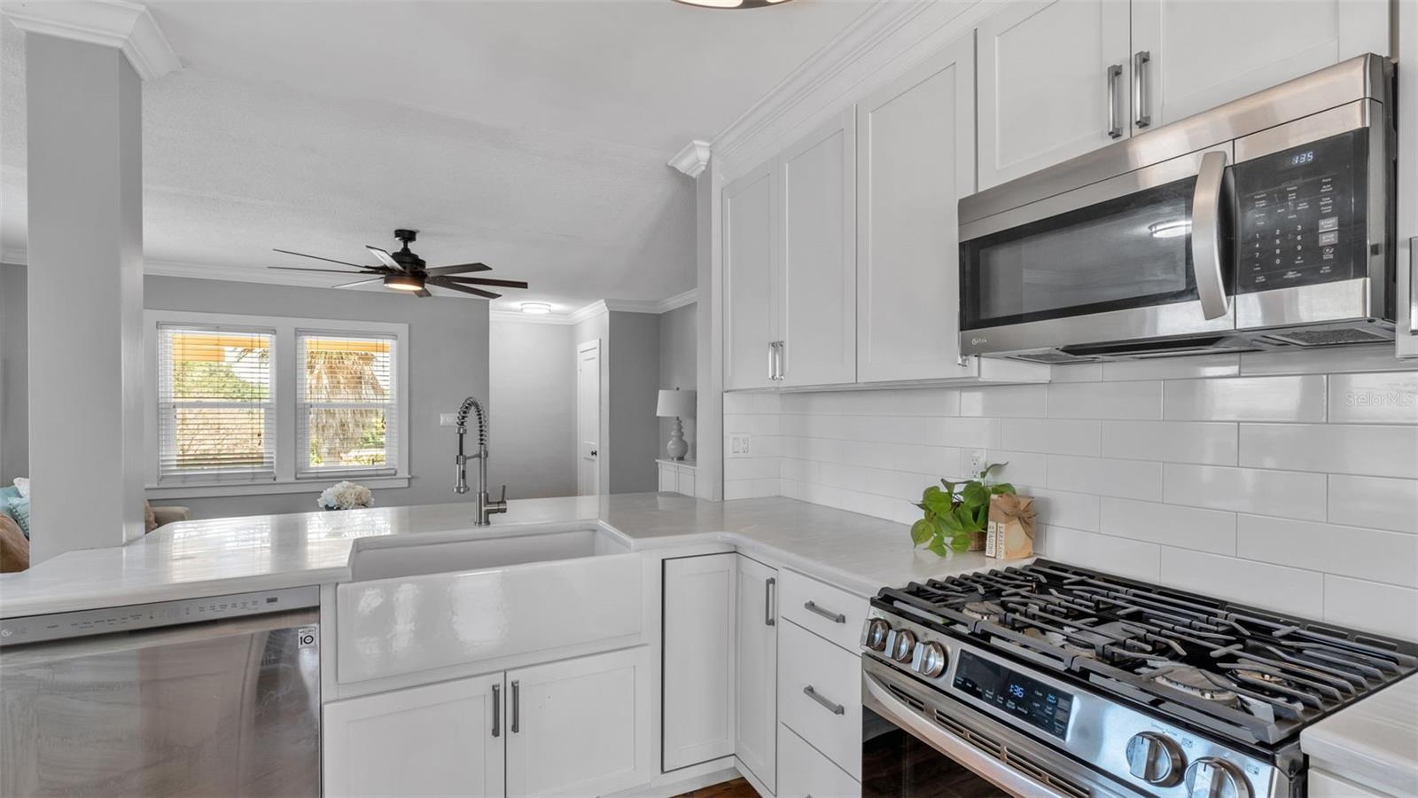 Image 12 of 49 For 2729 Buckingham Avenue