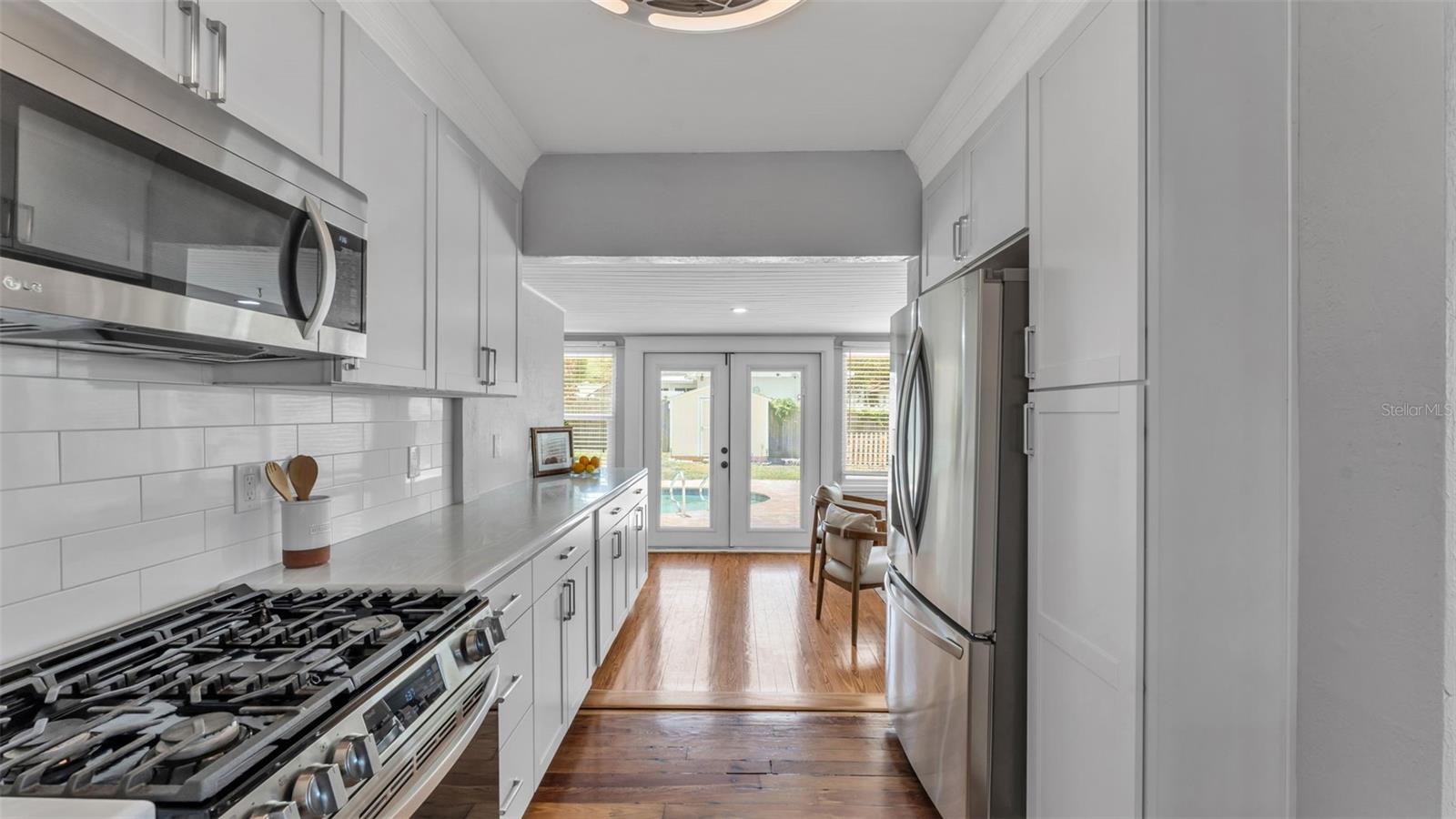 Image 13 of 49 For 2729 Buckingham Avenue