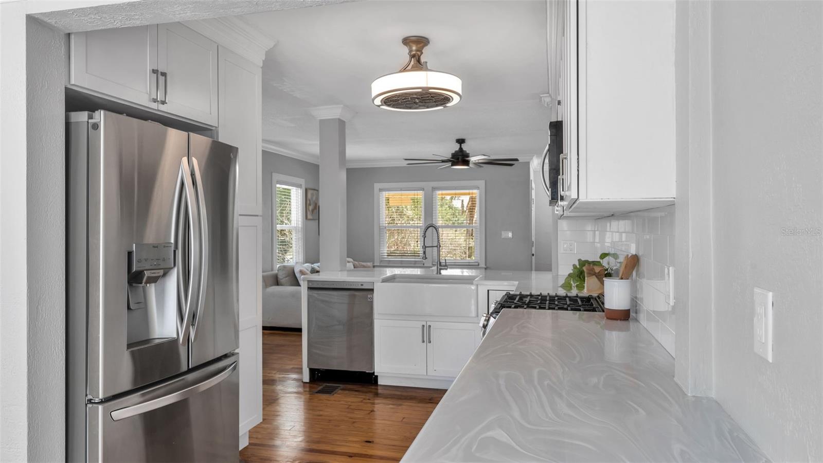 Image 14 of 49 For 2729 Buckingham Avenue