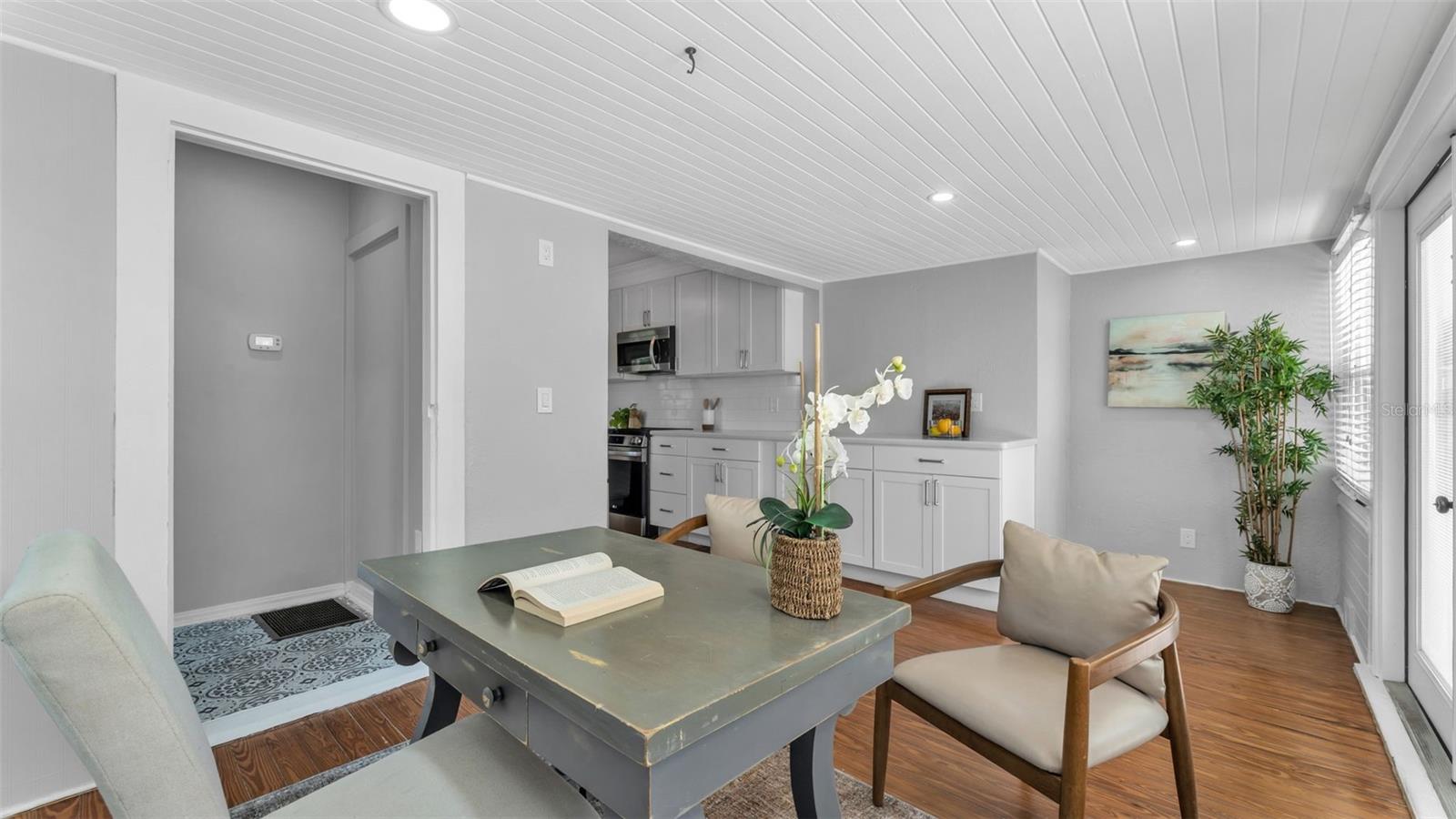Image 16 of 49 For 2729 Buckingham Avenue