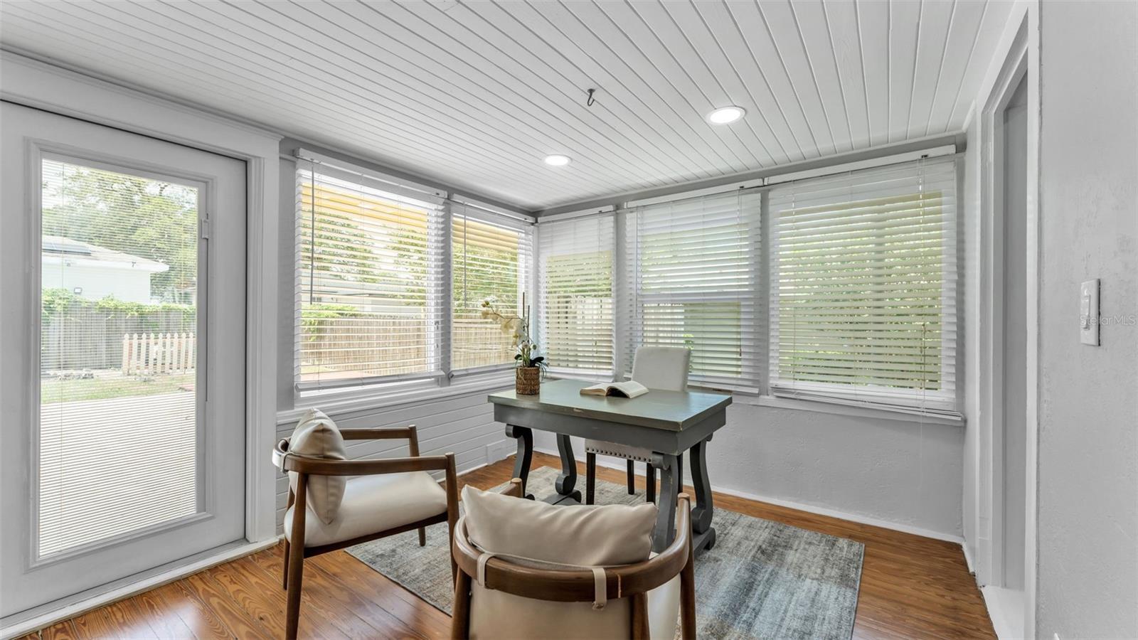 Image 17 of 49 For 2729 Buckingham Avenue