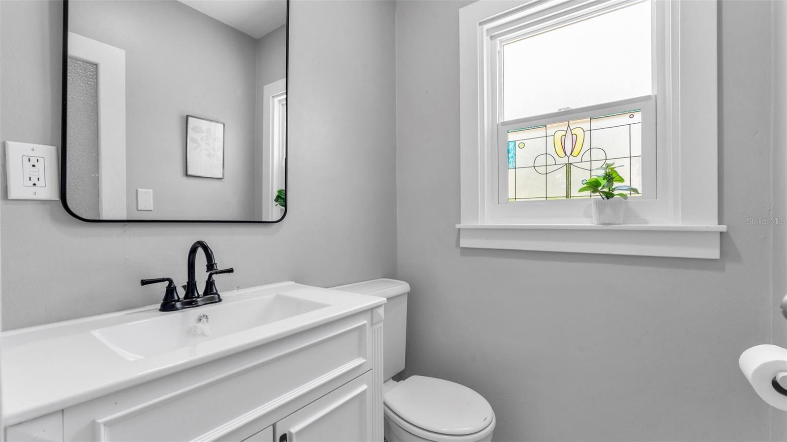 Image 18 of 49 For 2729 Buckingham Avenue