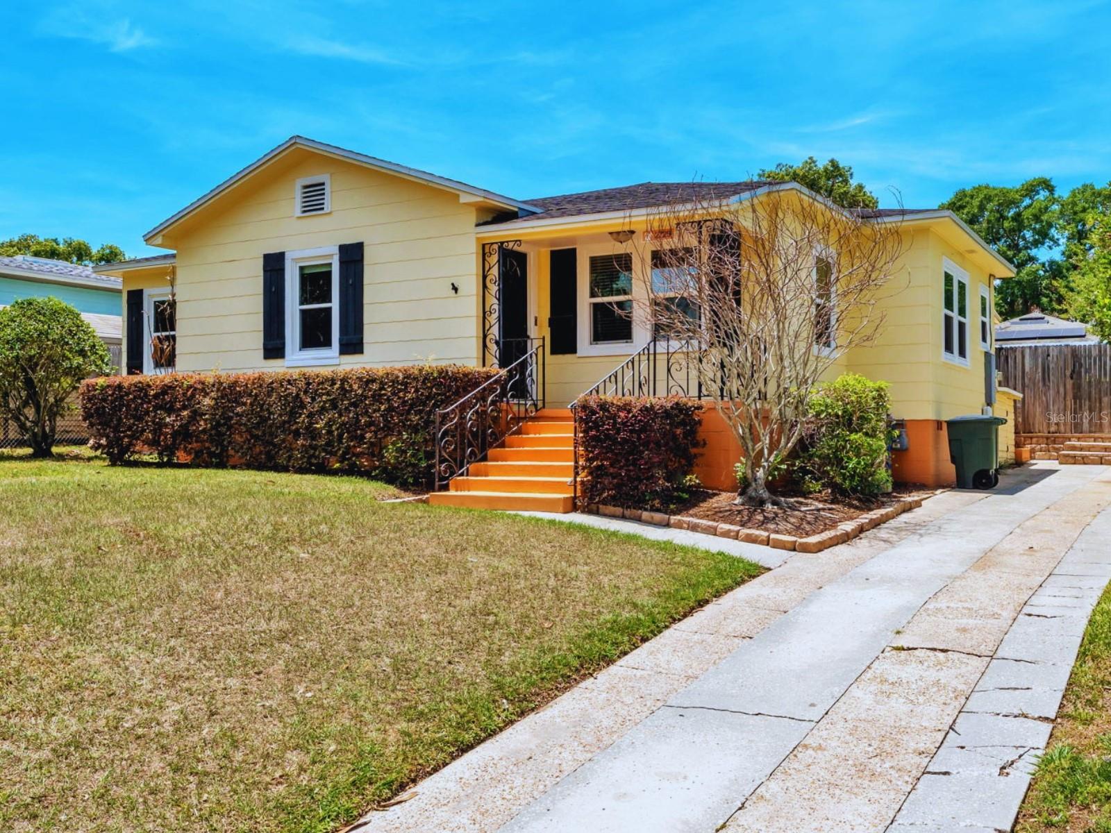 Image 2 of 49 For 2729 Buckingham Avenue