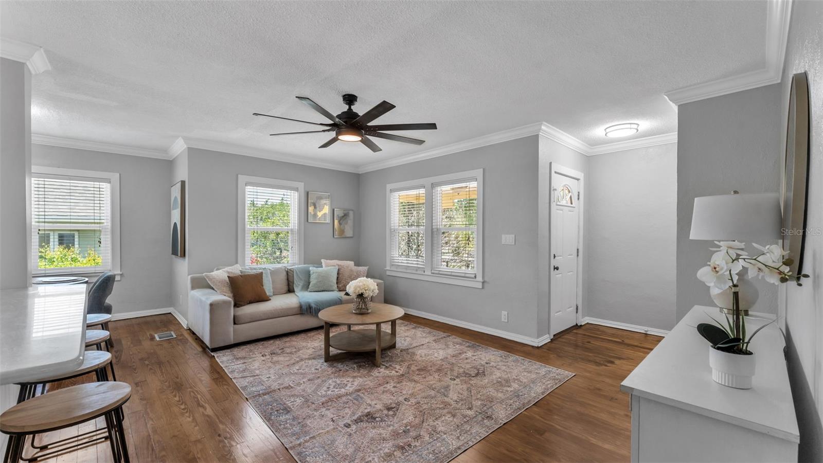 Image 9 of 49 For 2729 Buckingham Avenue