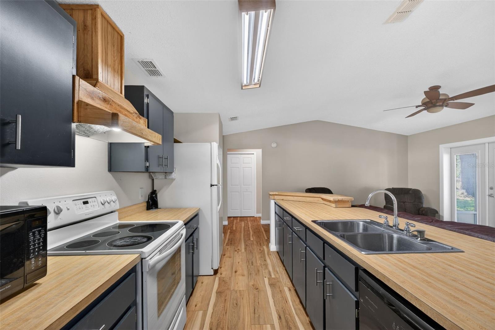Image 14 of 41 For 1317 Periwinkle Court