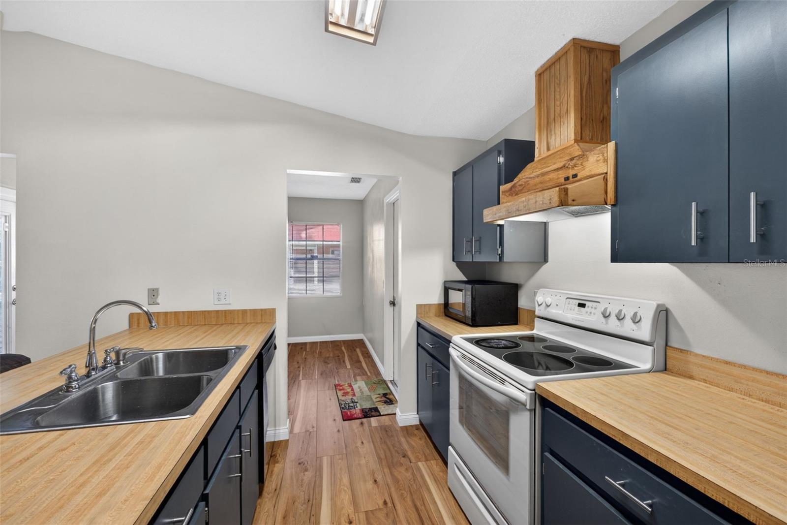 Image 19 of 41 For 1317 Periwinkle Court