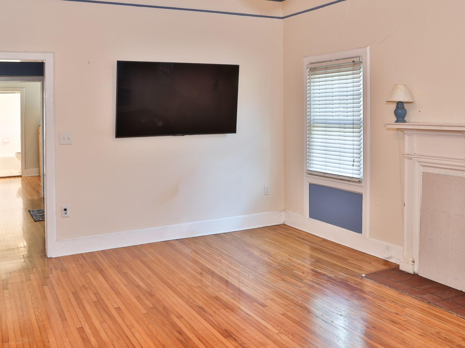 Image 10 of 45 For 915 Kissengen Avenue