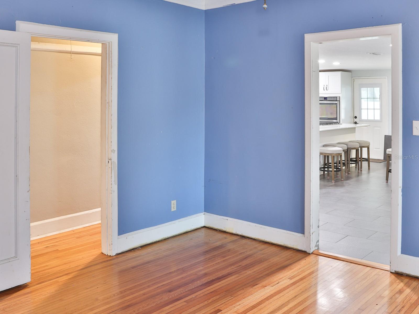 Image 11 of 45 For 915 Kissengen Avenue