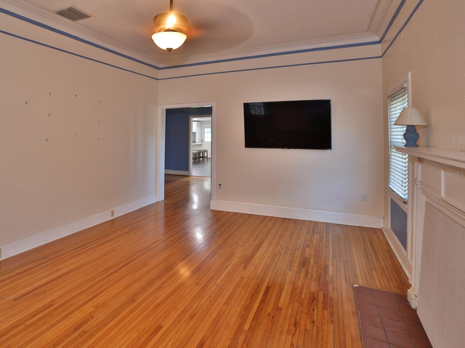 Image 13 of 45 For 915 Kissengen Avenue