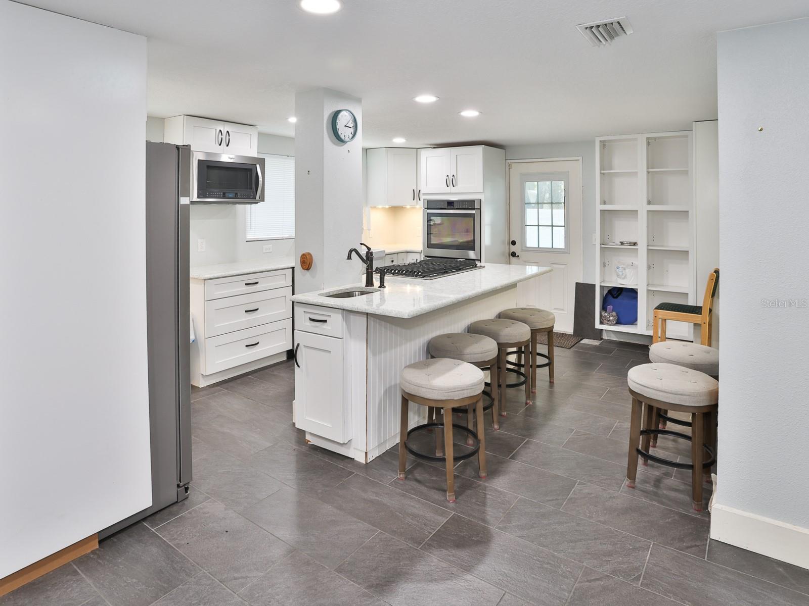 Image 16 of 45 For 915 Kissengen Avenue