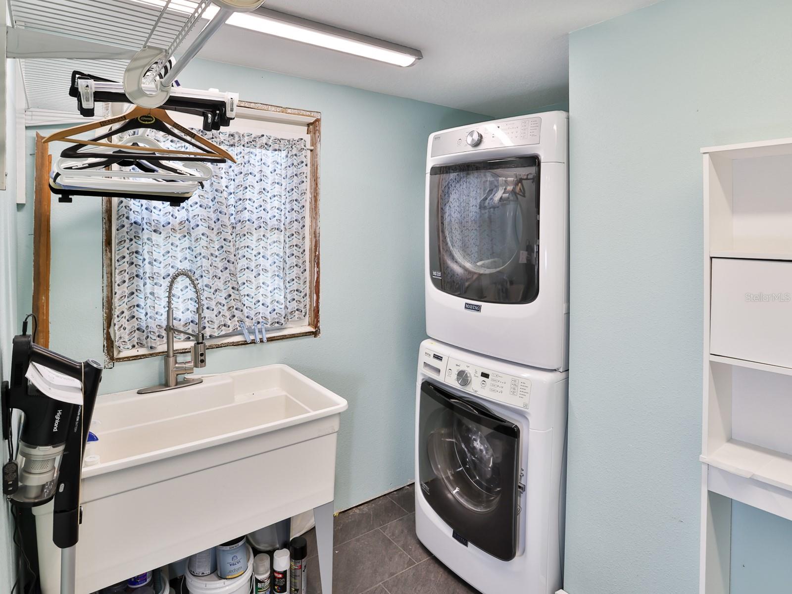 Image 19 of 45 For 915 Kissengen Avenue