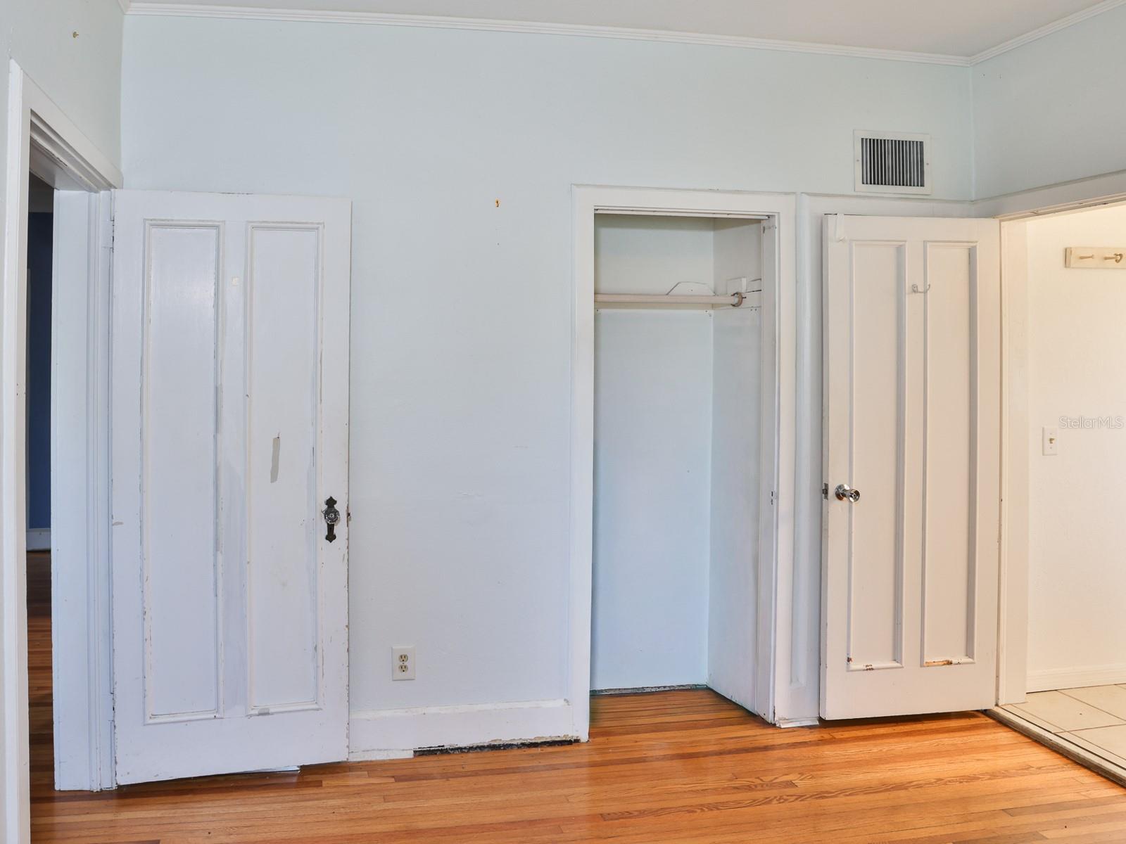 Image 20 of 45 For 915 Kissengen Avenue
