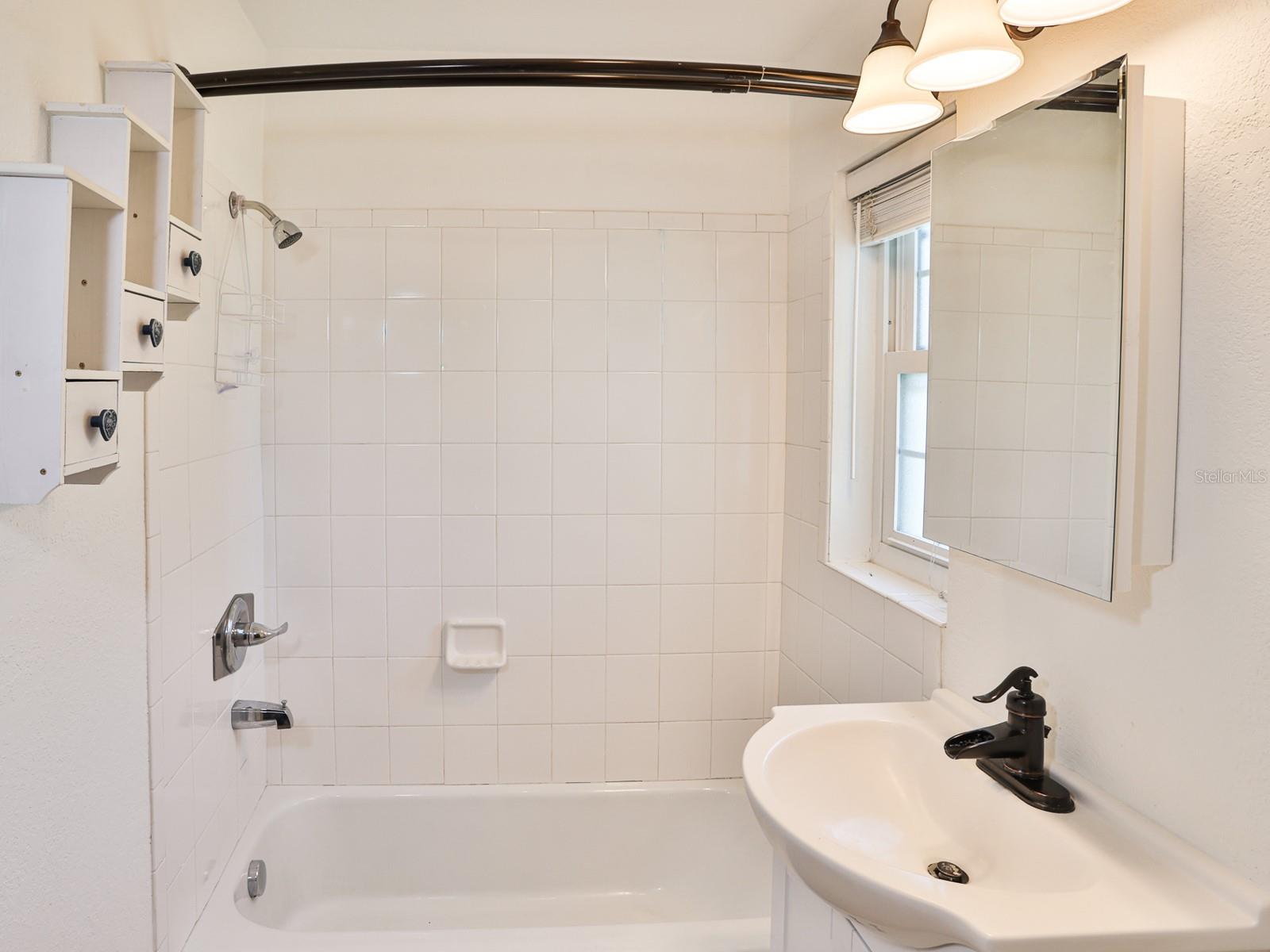 Image 21 of 45 For 915 Kissengen Avenue