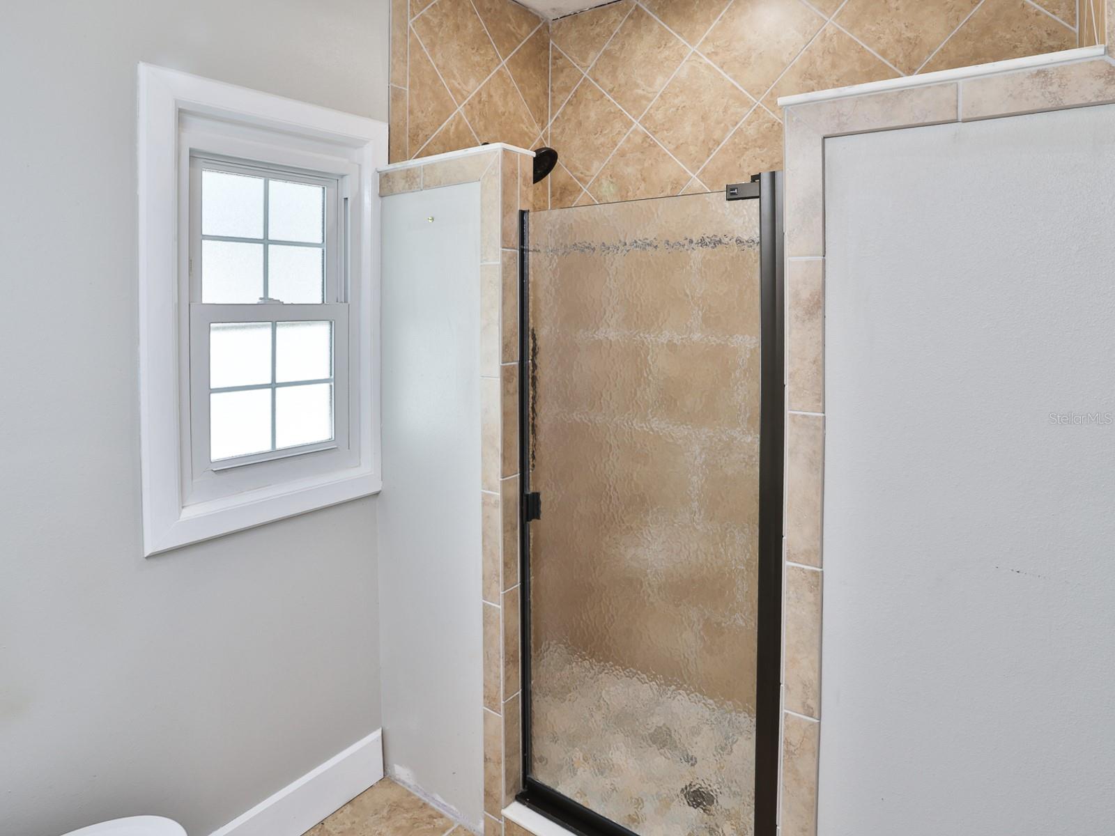 Image 23 of 45 For 915 Kissengen Avenue