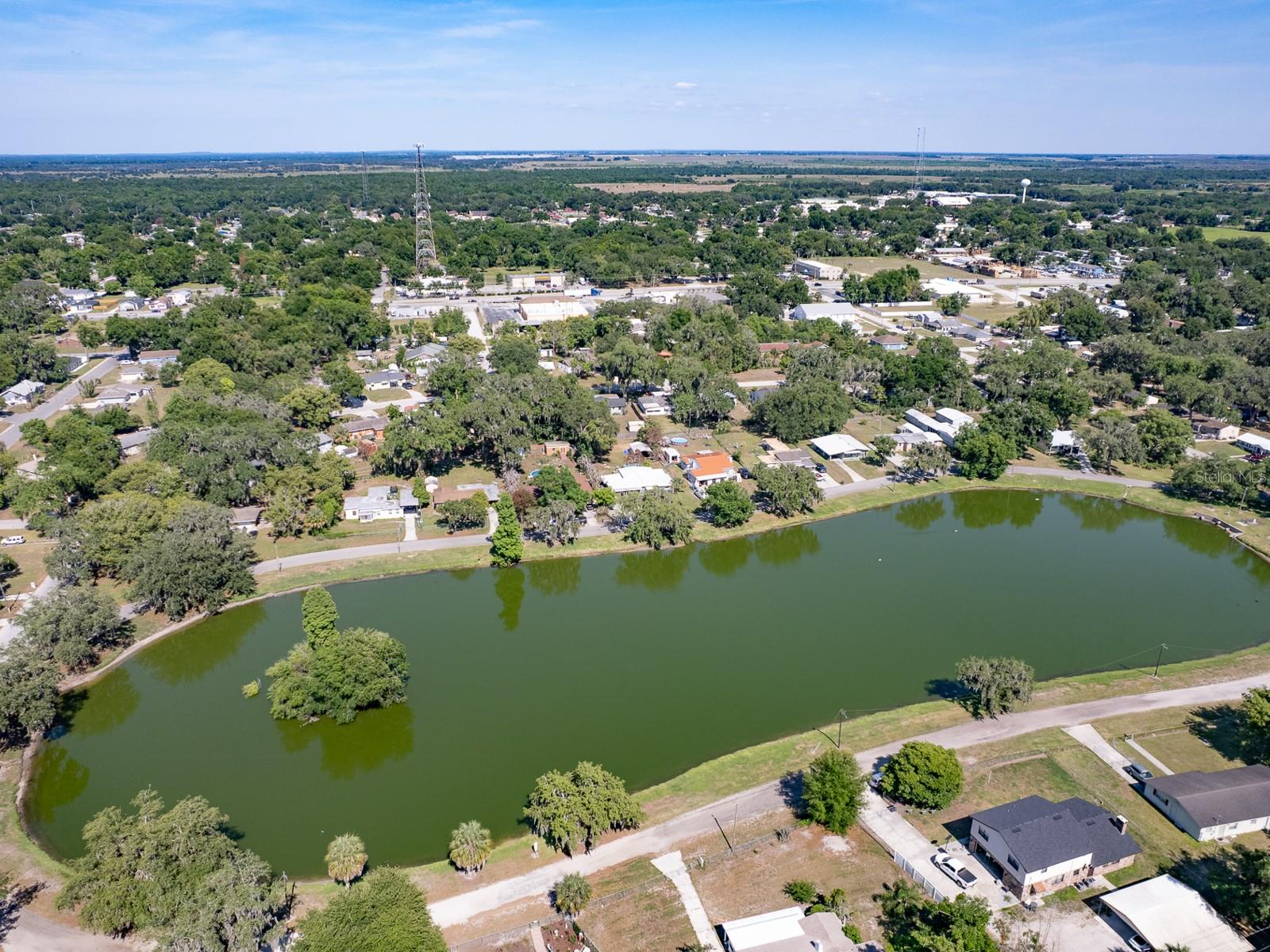 Image 42 of 45 For 915 Kissengen Avenue