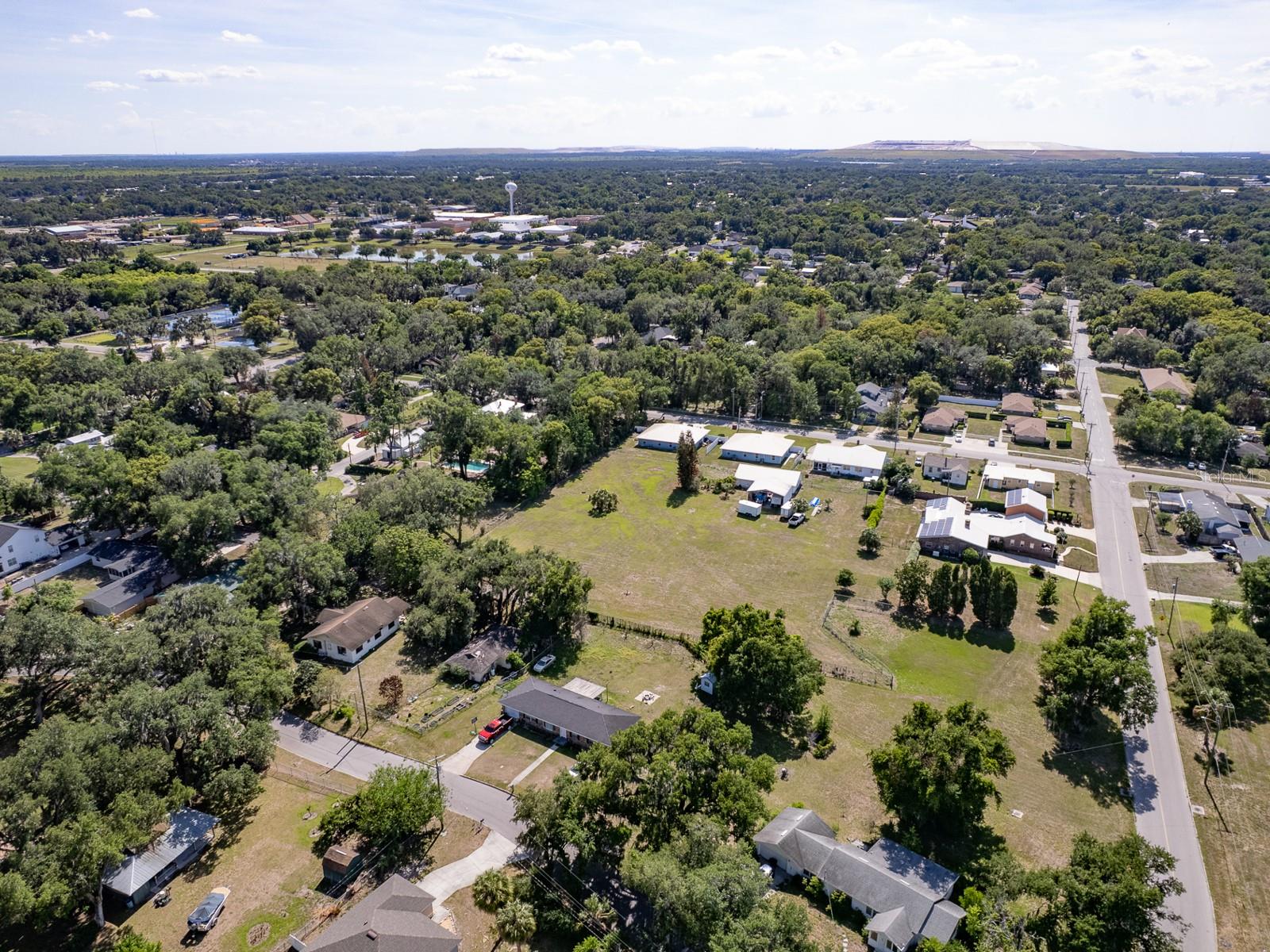 Image 43 of 45 For 915 Kissengen Avenue