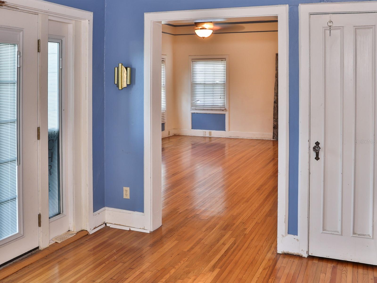 Image 6 of 45 For 915 Kissengen Avenue