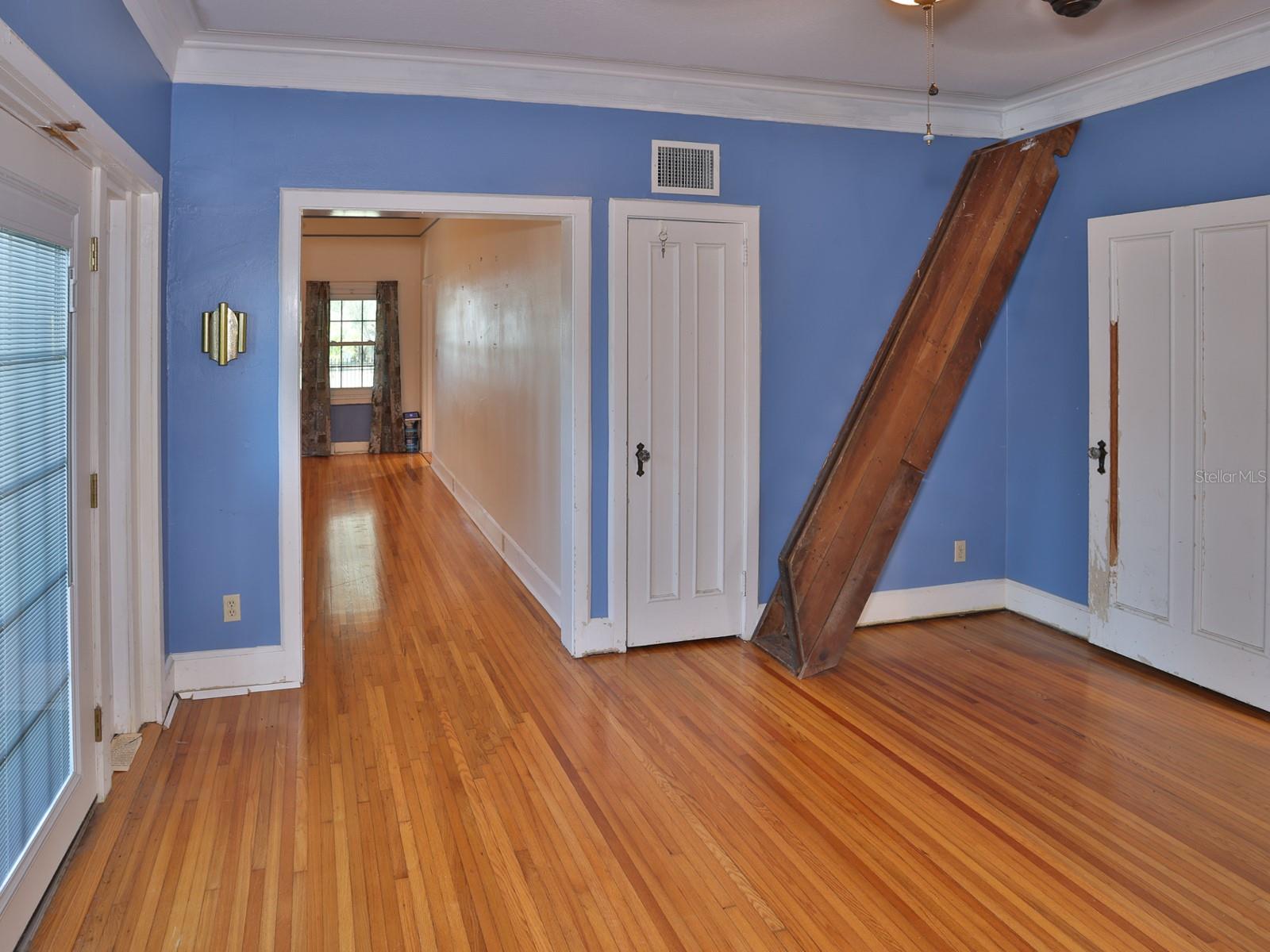 Image 7 of 45 For 915 Kissengen Avenue