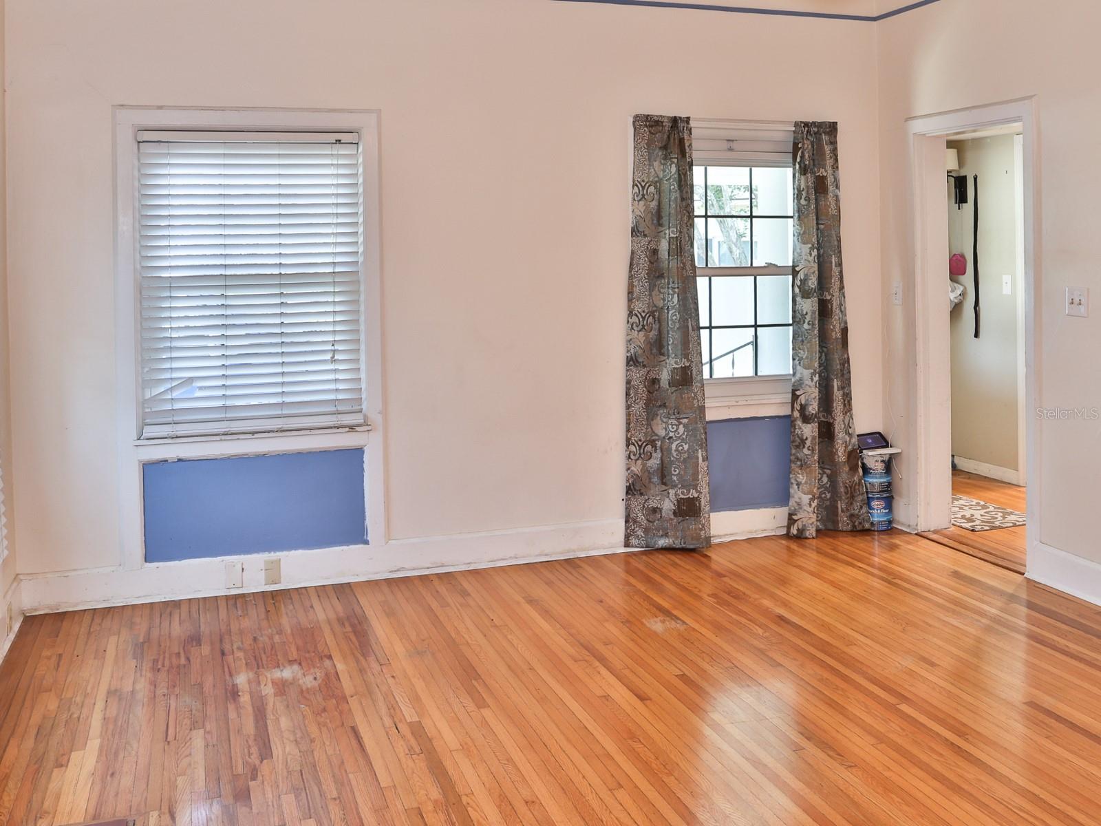 Image 8 of 45 For 915 Kissengen Avenue