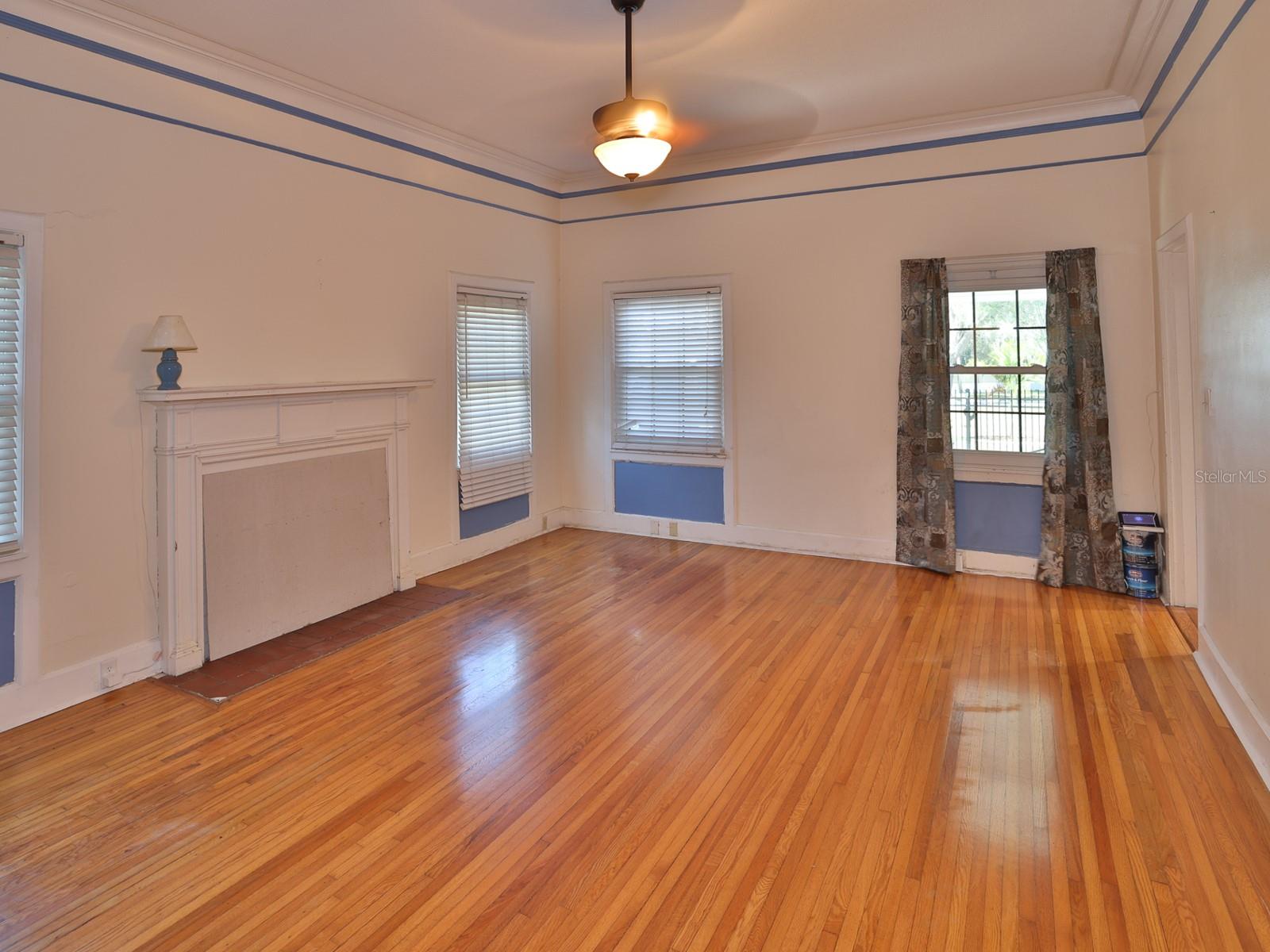 Image 9 of 45 For 915 Kissengen Avenue