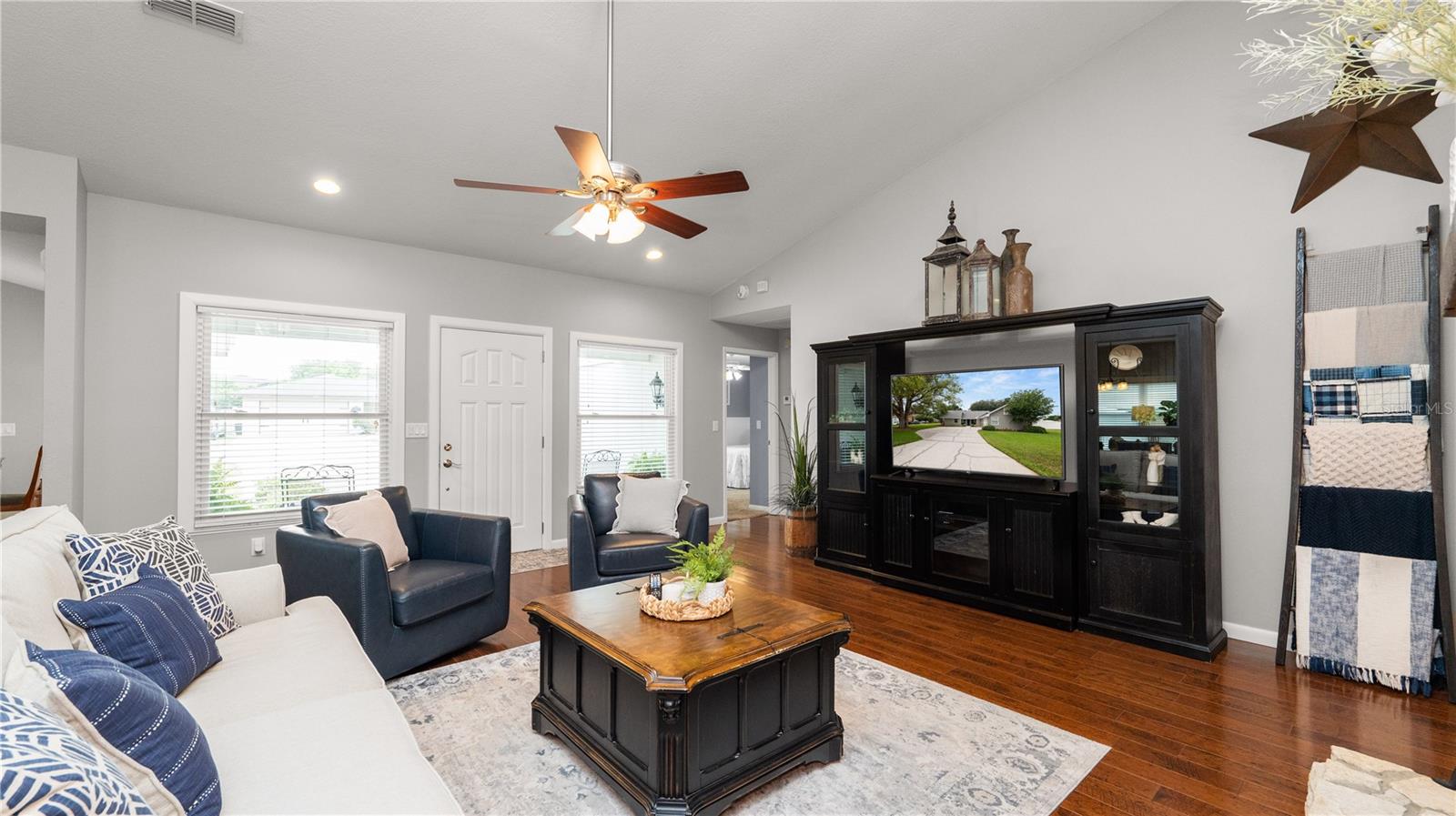 Image 10 of 64 For 5525 Club Hill E