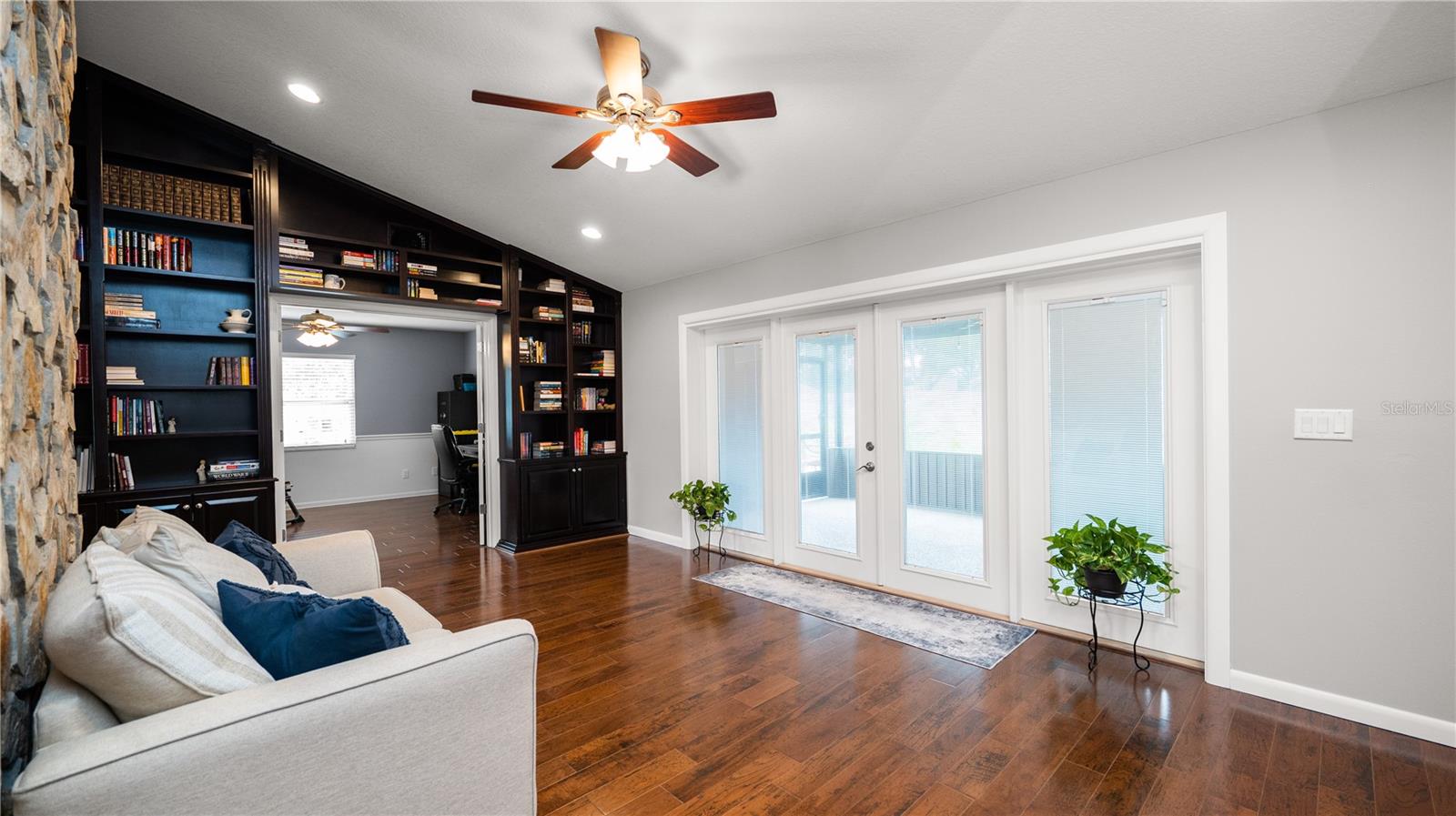 Image 14 of 64 For 5525 Club Hill E