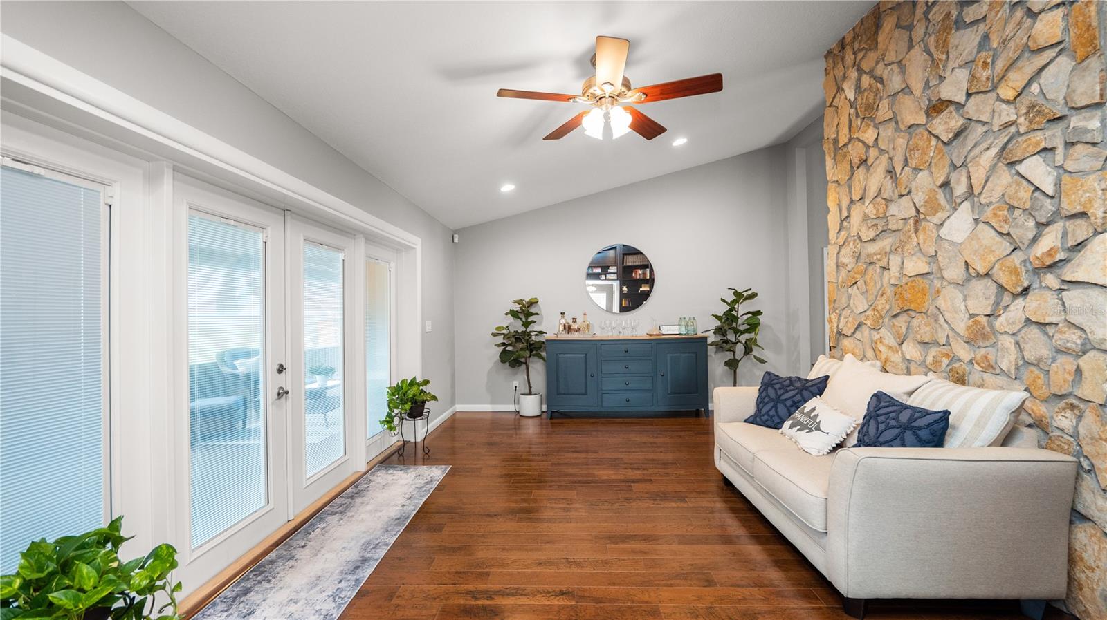 Image 15 of 64 For 5525 Club Hill E