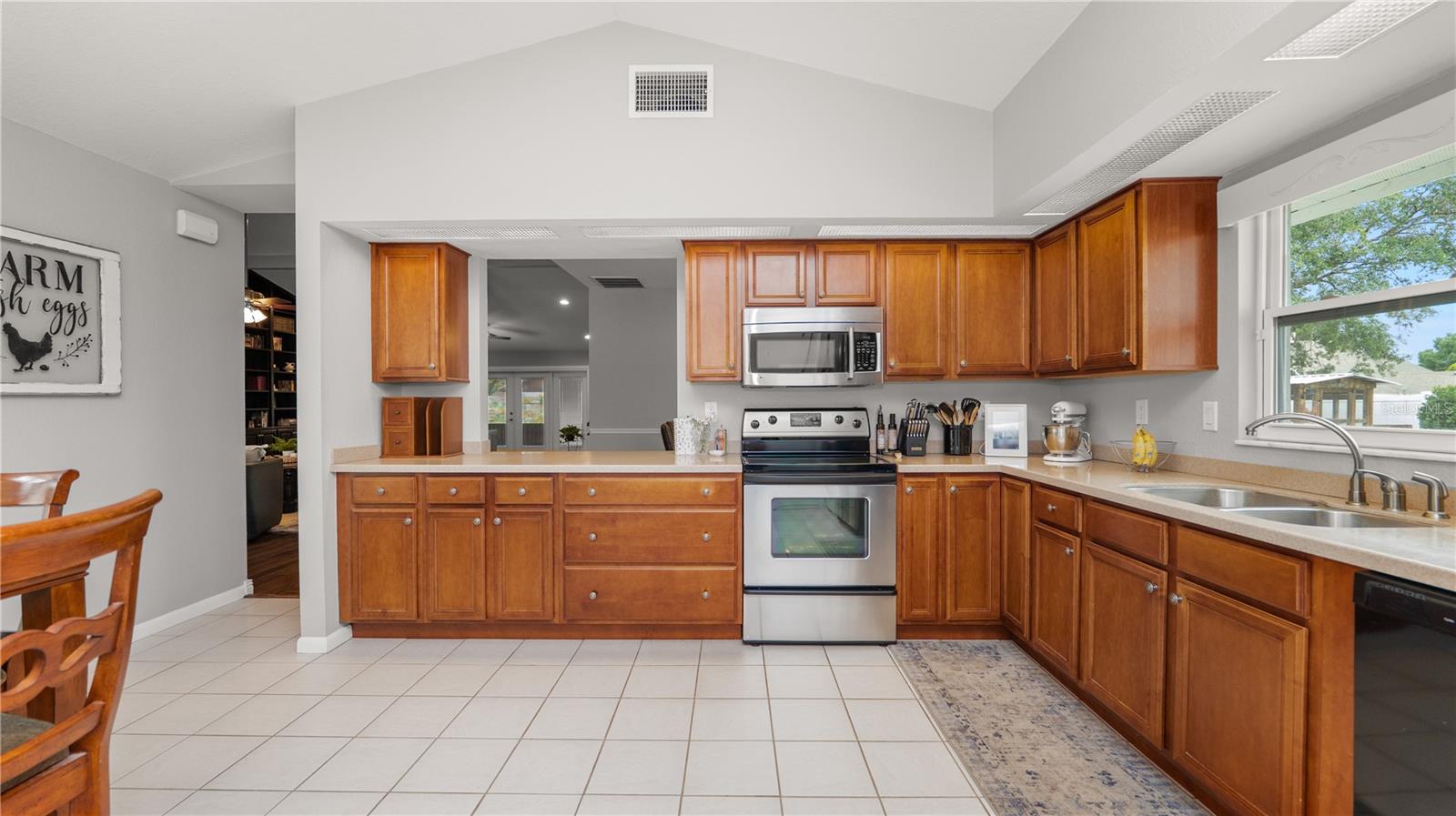 Image 18 of 64 For 5525 Club Hill E