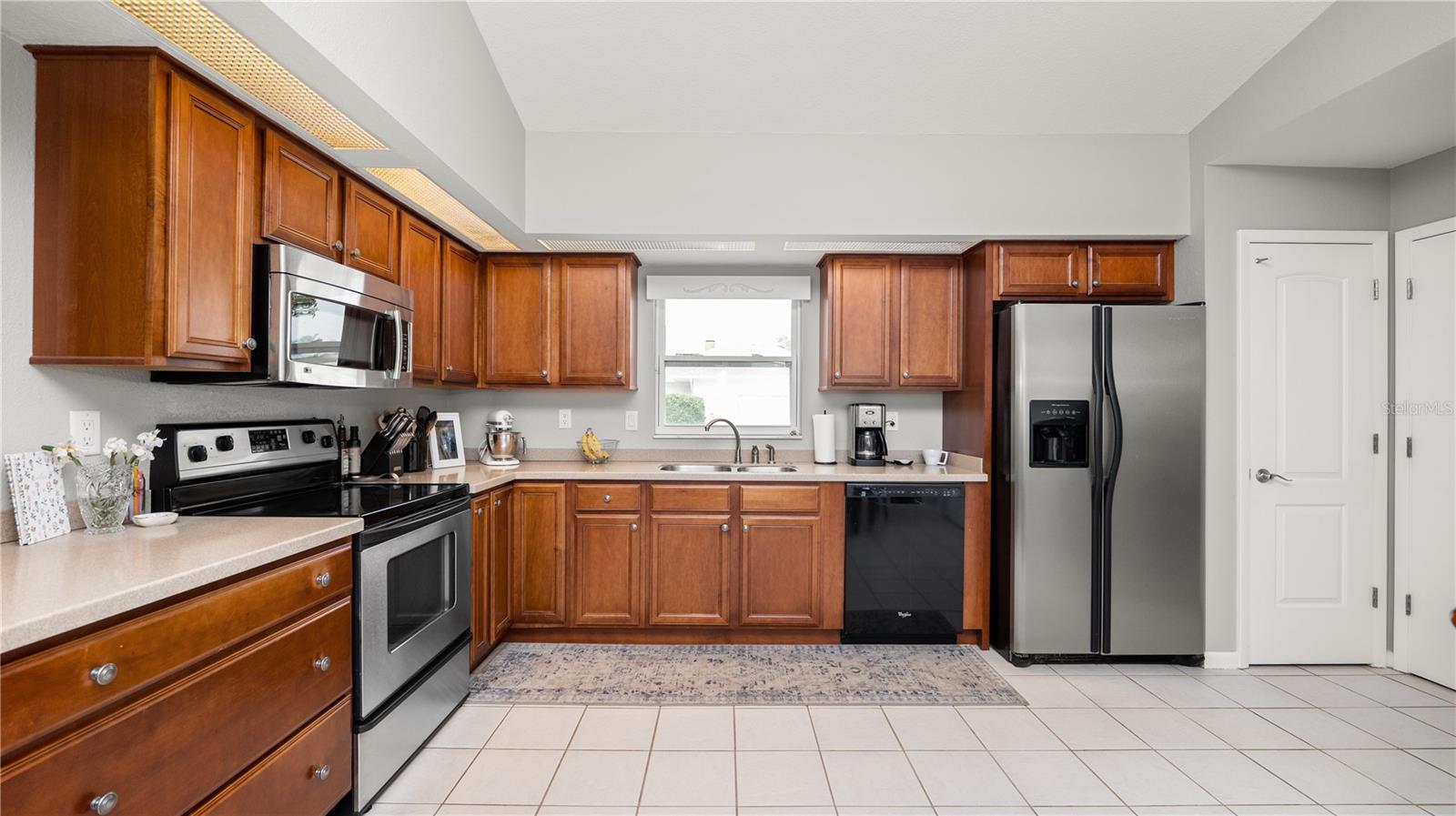 Image 19 of 64 For 5525 Club Hill E