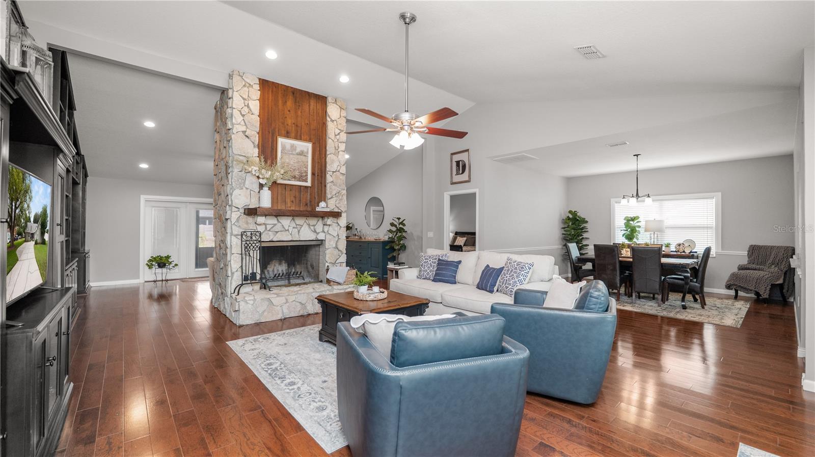 Image 2 of 64 For 5525 Club Hill E
