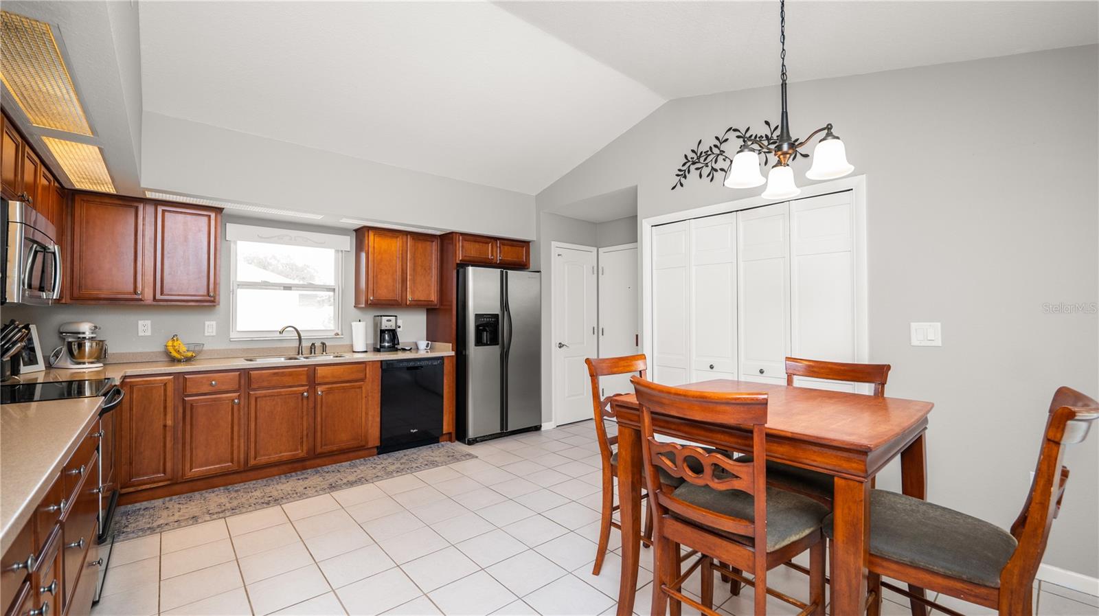Image 4 of 64 For 5525 Club Hill E