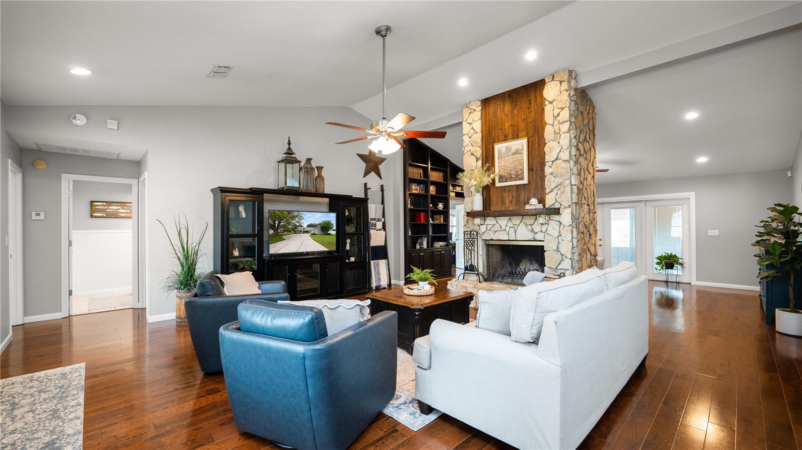 Image 6 of 64 For 5525 Club Hill E