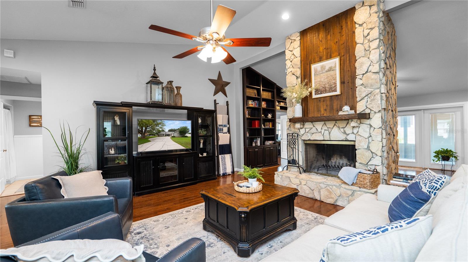 Image 8 of 64 For 5525 Club Hill E