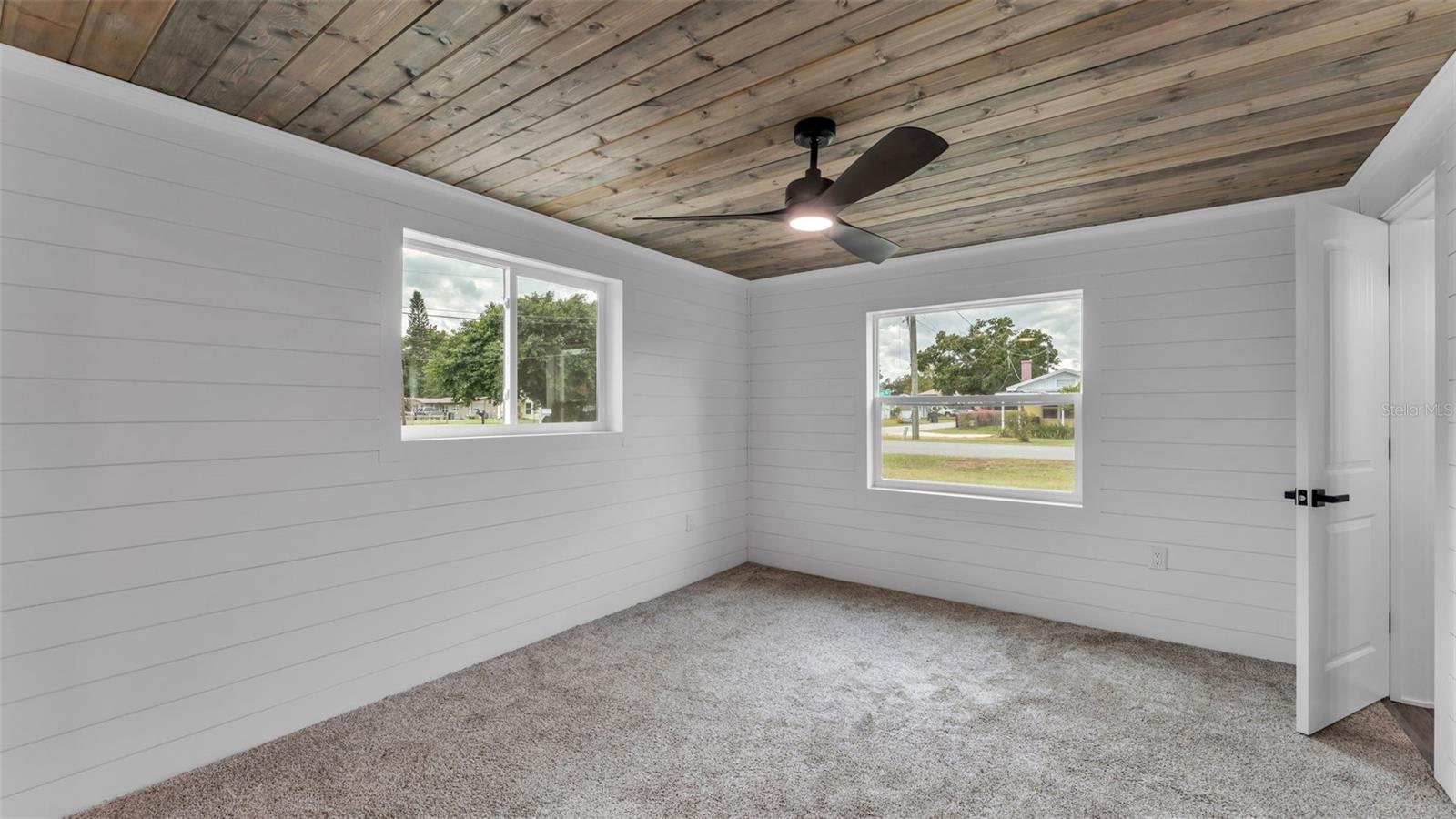 Image 18 of 34 For 127 Colonial Drive