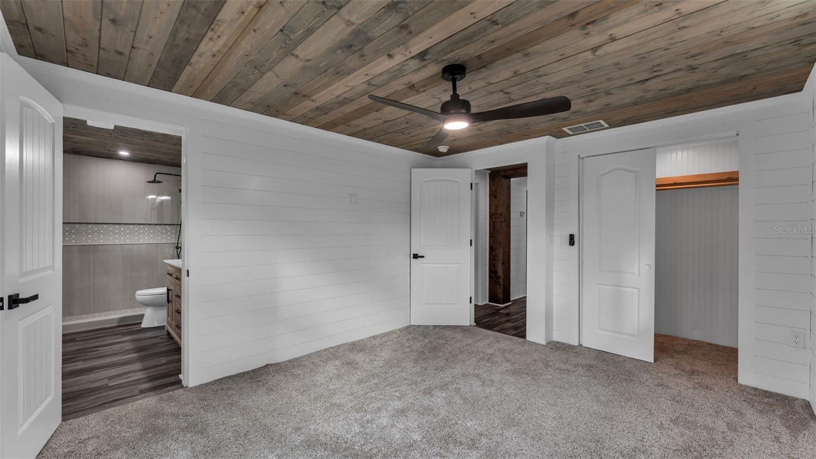 Image 19 of 34 For 127 Colonial Drive