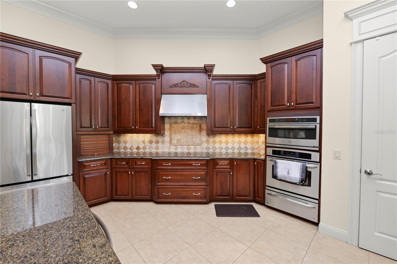 Image 14 of 68 For 6891 Lacy Drive