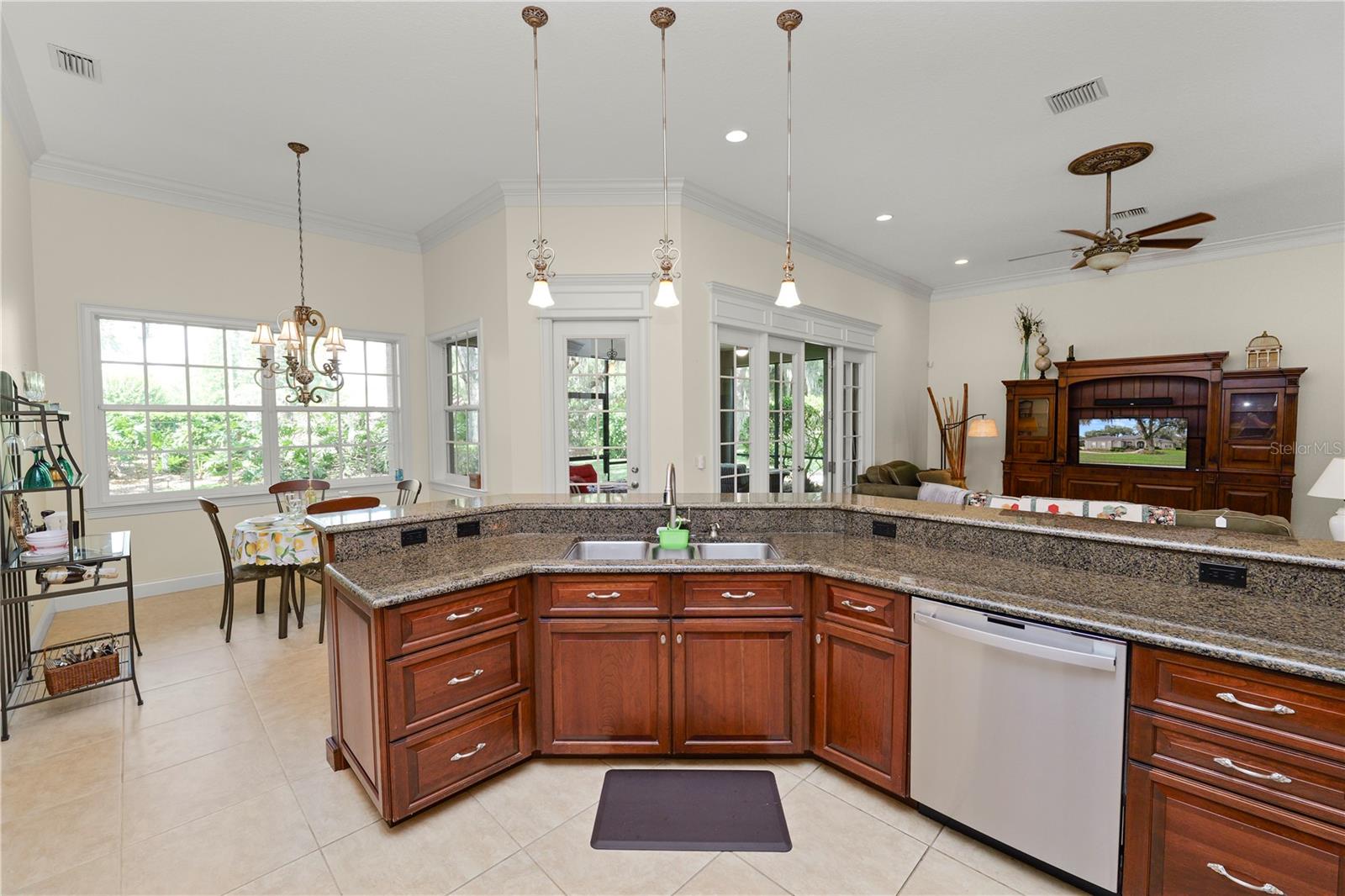 Image 17 of 68 For 6891 Lacy Drive