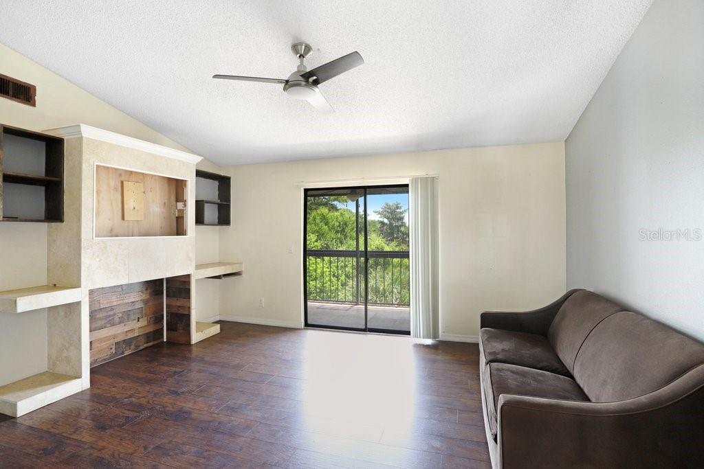 Image 4 of 28 For 2030 Cascades Boulevard 302