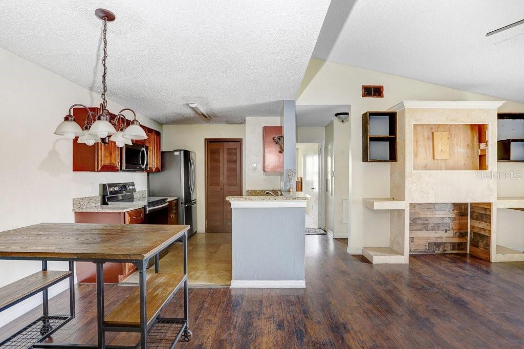 Image 5 of 28 For 2030 Cascades Boulevard 302