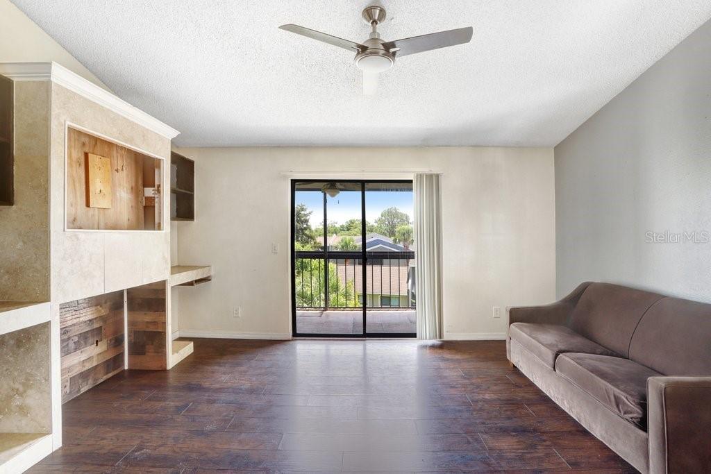 Image 6 of 28 For 2030 Cascades Boulevard 302
